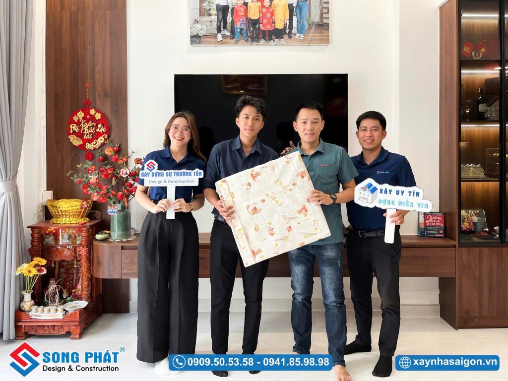Bàn giao nhà cho Anh Dũng - Chị Hằng