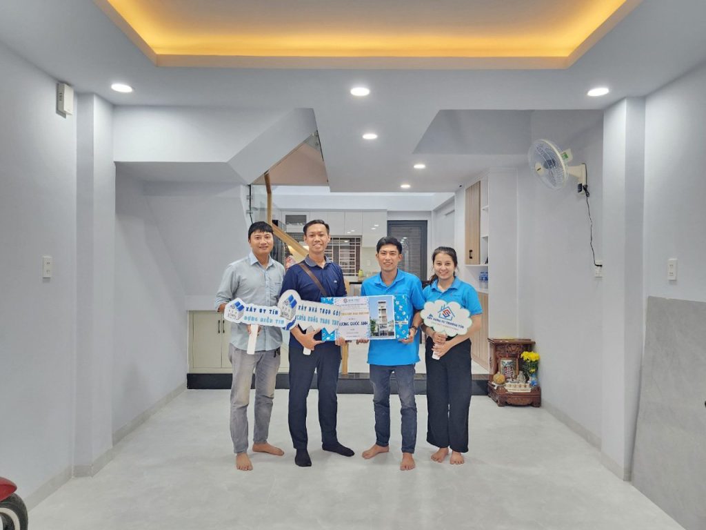 Đội ngũ kỹ sư giám sát - chỉ huy trưởng - phận marketing Song Phát đã bàn giao nhà mới cho gia đình vào ngày 26/12/2022