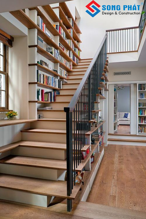 Cầu thang gỗ tự nhiên, mang đến cảm giác vững trải hơn cho ngôi nhà. 