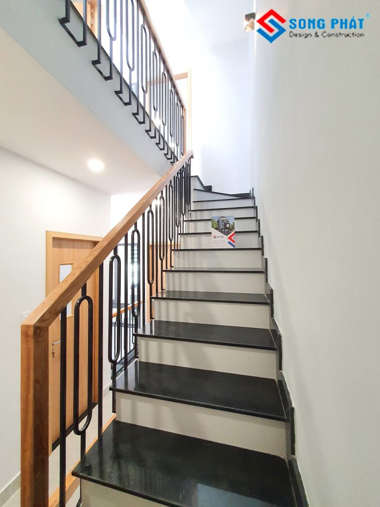 Bố trí cầu thang phù hợp là cho không gian ngôi nhà trở nên rộng rãi và thông thoàng hơn. 