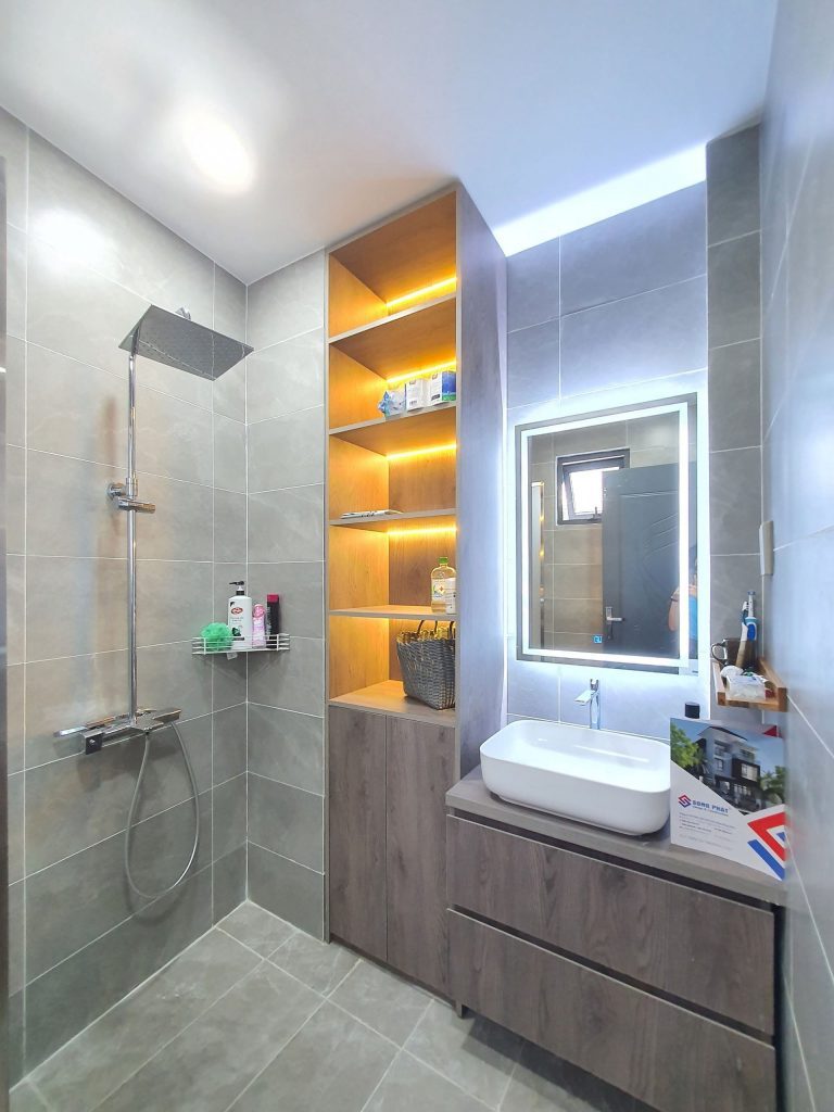 Lavabo có kệ đỡ bằng đá chắc chắn hết hợp tủ đựng đồ hiện đại. 