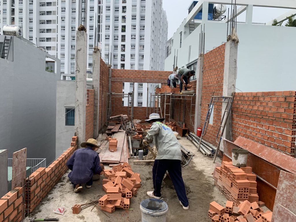11/05 Xây tường ngăn lầu 2. 