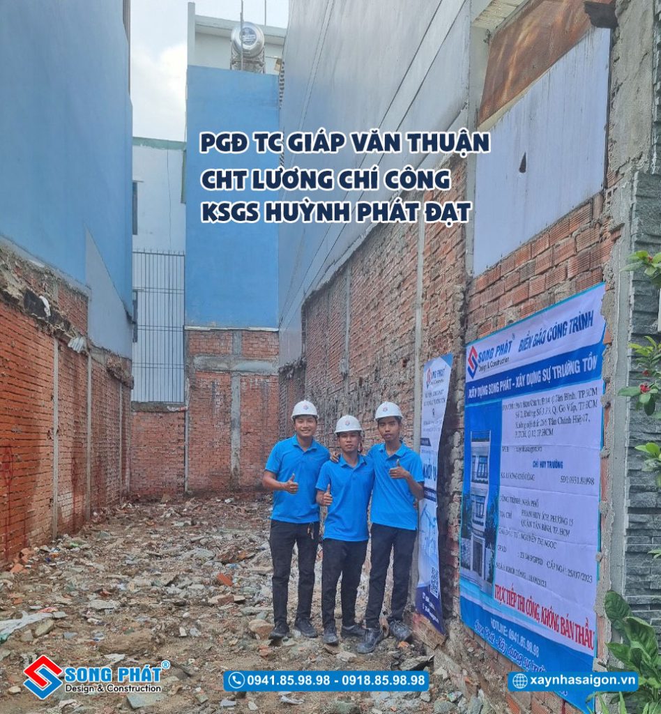 PGĐ TC Giáp Văn Thuận, CHT Lương Chí Công, KSGS Huỳnh Phát Đạt trong buổi khởi công, định vị công trình. 