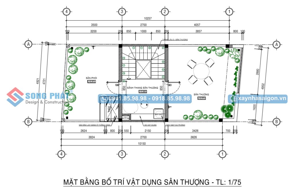 Sân thượng bố trí nhiều cây xanh tạo một khoảng không gian xanh mát