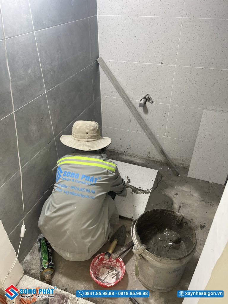 17/08 Ốp lát WC