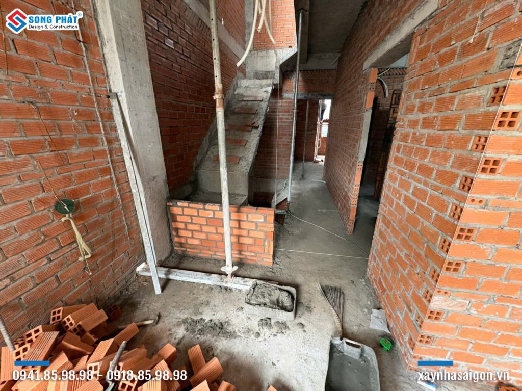 13/11 Xây tường ngăn các lầu