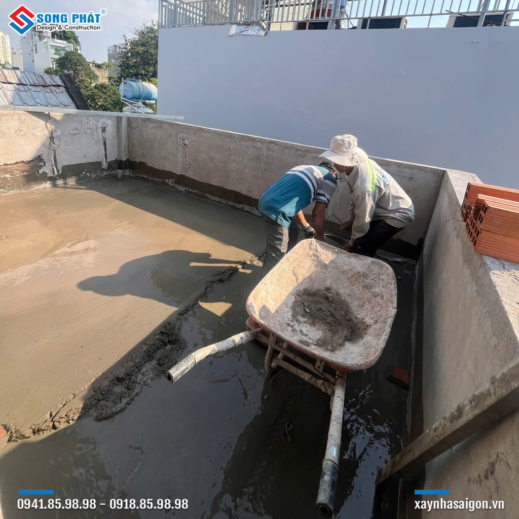 01/12 Cán nền sân thượng, sàn mái