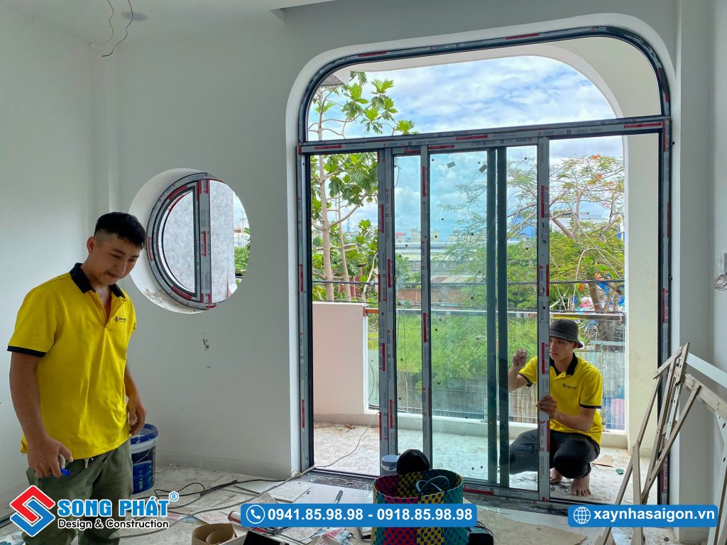 26/08 Thi công lắp đặt cửa nhôm Xingfa