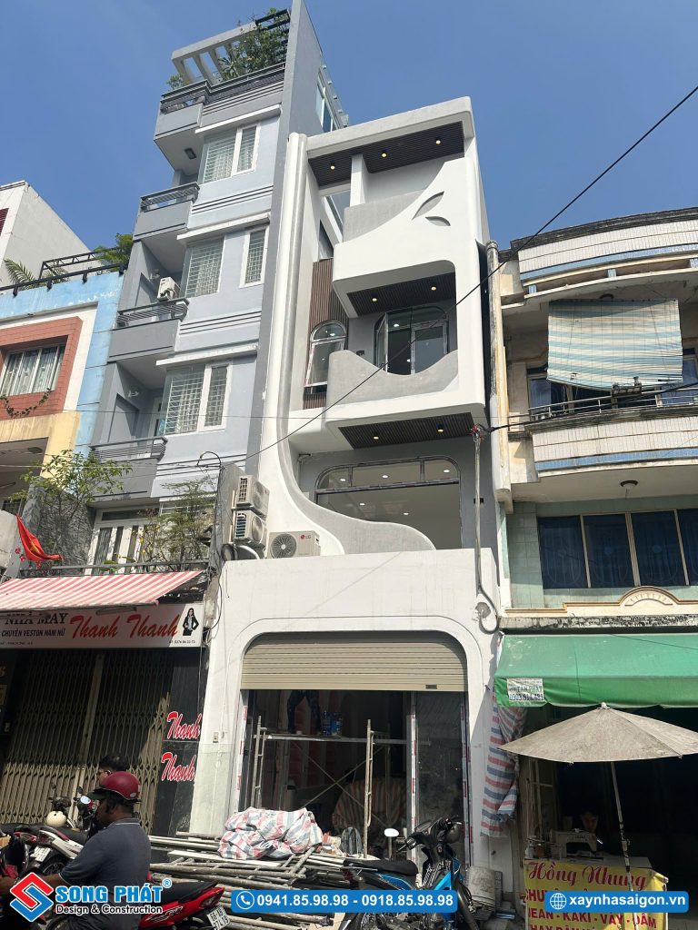 10/02 Mặt tiền hoàn thiện chờ ngày bàn giao