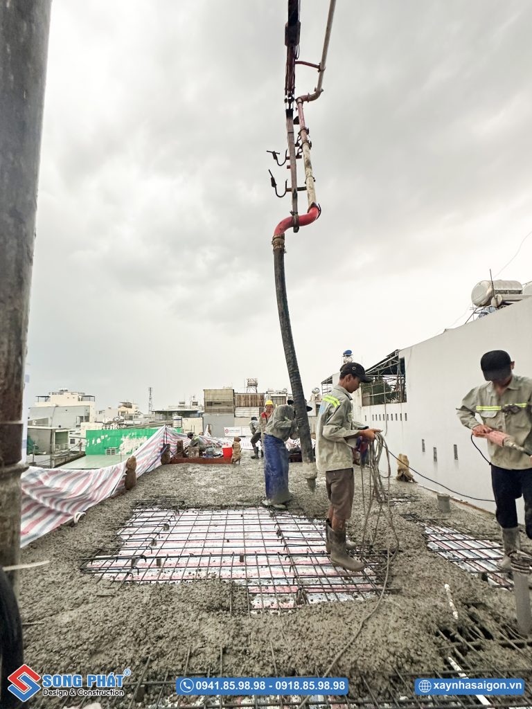 14/6 Đổ bê tông sàn lầu 2