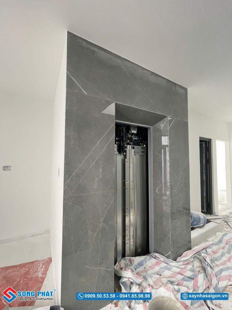 06/11 Thi công thang máy