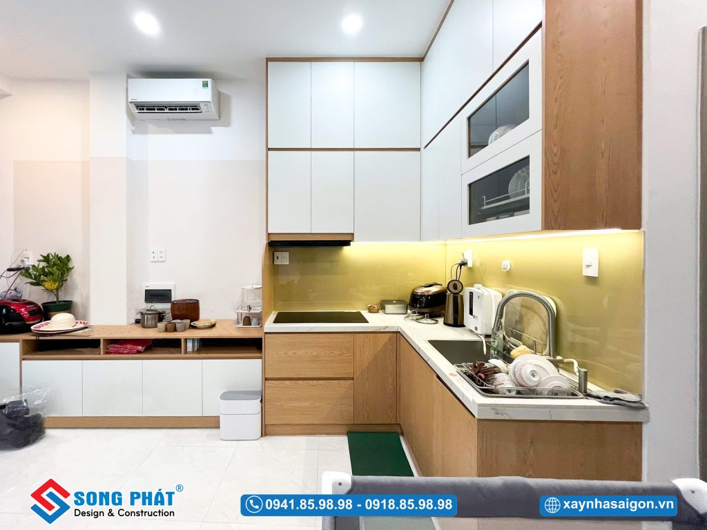 Tủ bếp kịch trần tiện nghi cho sinh hoạt