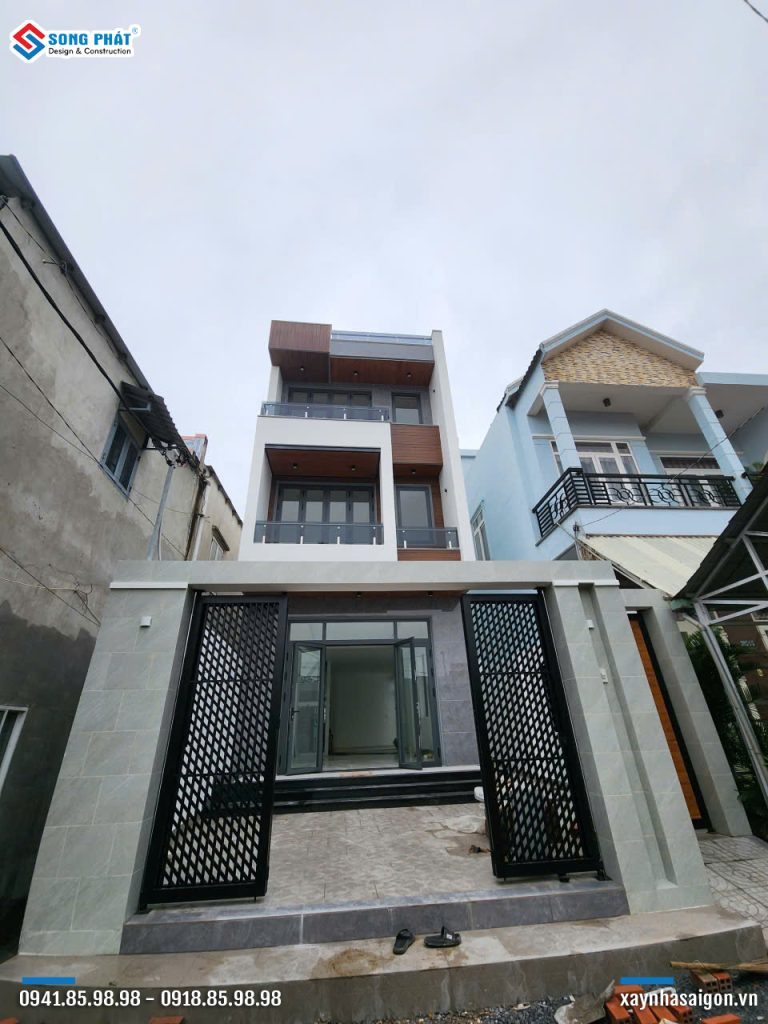 Mặt tiền nhà hoàn thiện ngày 06/11. Chờ bàn giao