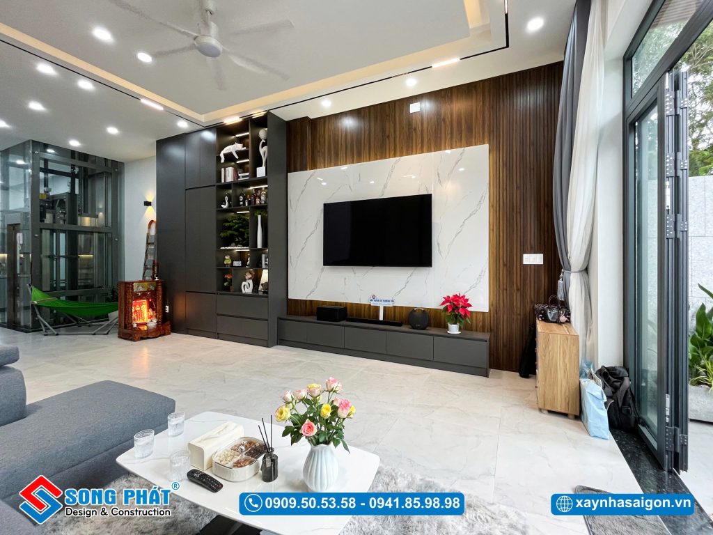 Vách trang trí PVC làm điểm nhấn cho tường tivi