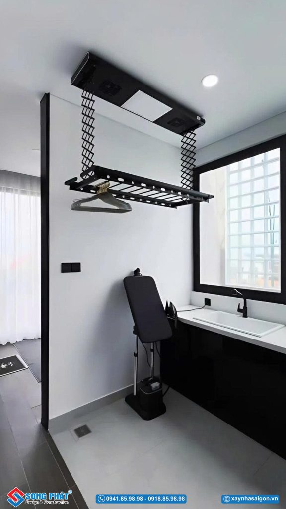 Không gian phơi đồ gọn gàng, thoáng sáng và tối ưu công năng sử dụng.