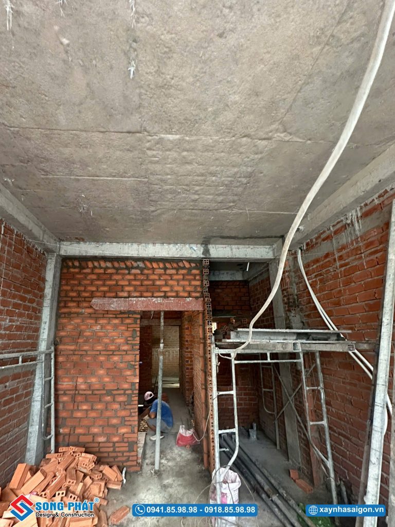 15/07 Xây tường ngăn lầu 2