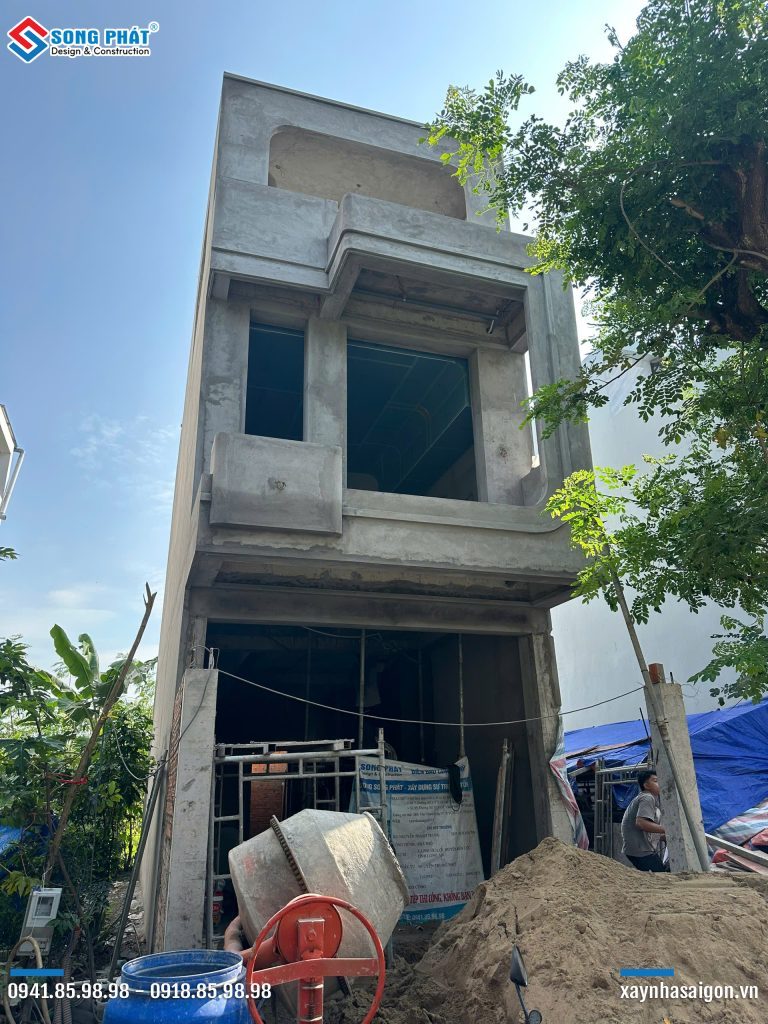 Mặt tiền nhà đang thi công