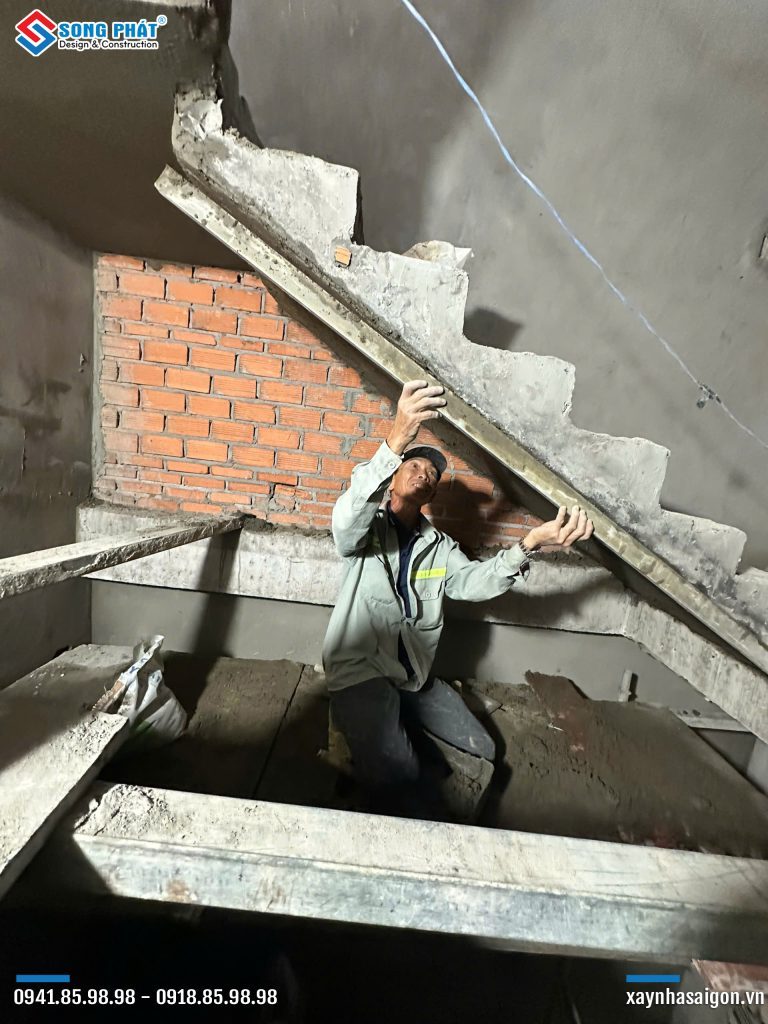 12/01/2026 Tô cầu thang