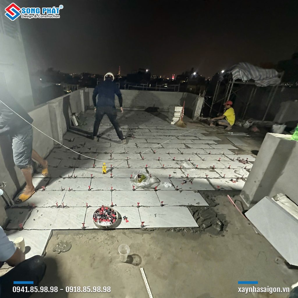 17/01 Ốp gạch sân thượng