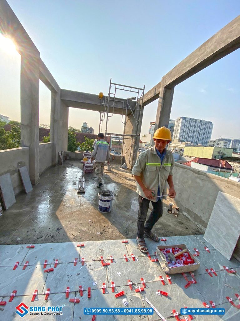 22/03 Ốp gạch sân thượng
