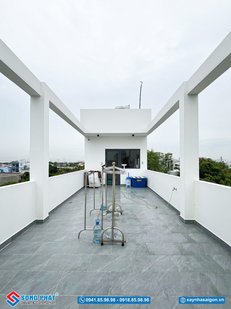 Sân thượng rộng rãi được tận dụng làm sân phơi