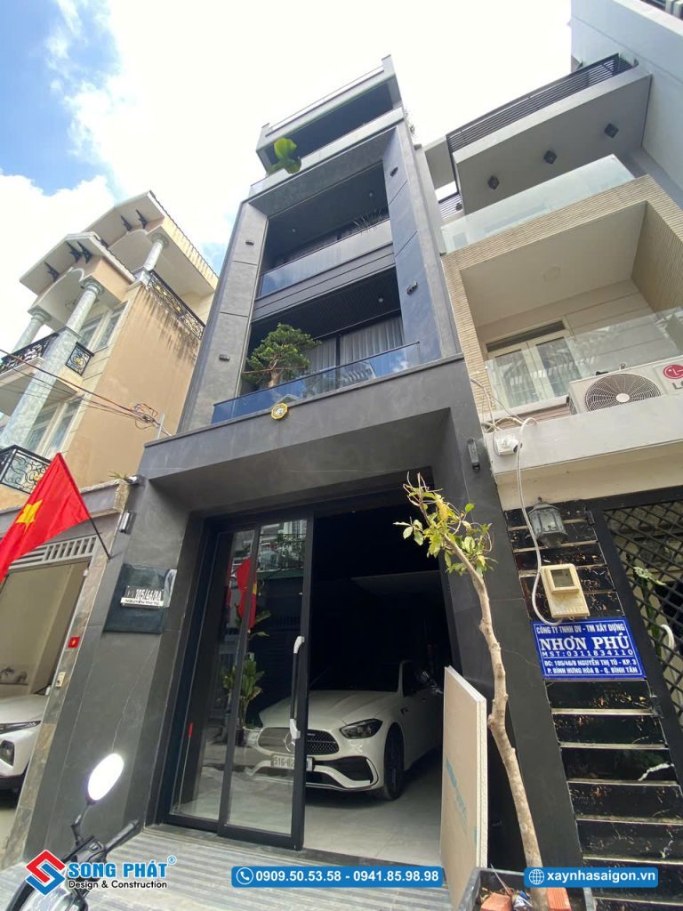 Mặt tiền ngôi nhà hoàn thiện, chờ ngày bàn giao