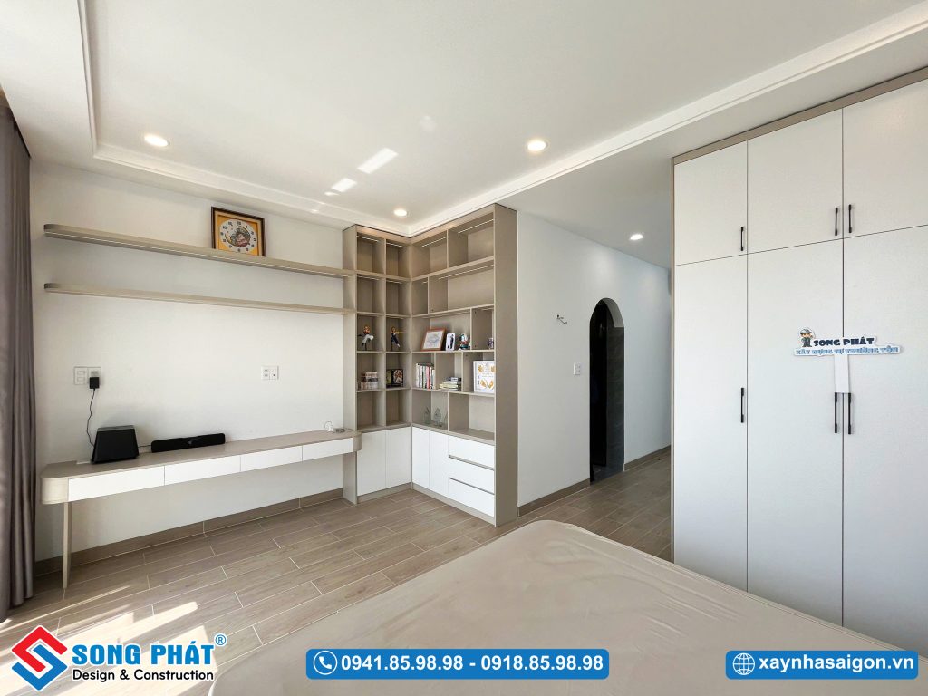 Hệ tủ cùng tone màu mang đến vẻ đẹp đồng nhất cho phòng ngủ