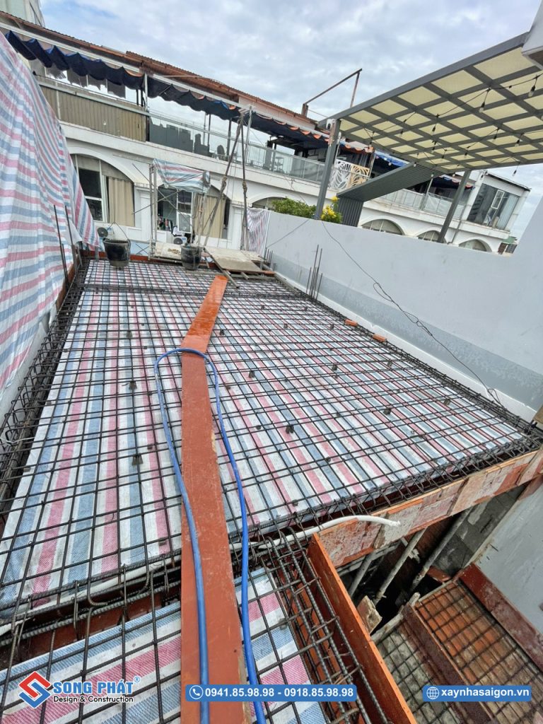 GCLĐ thép sàn sân thượng