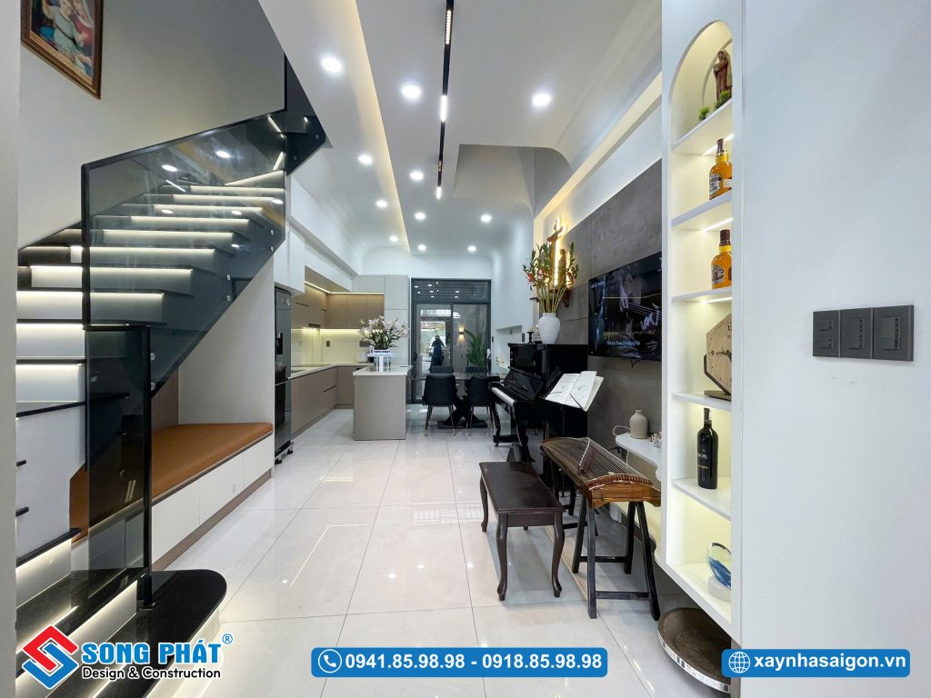 Không gian phòng khách nối liền với bếp ăn độc đáo