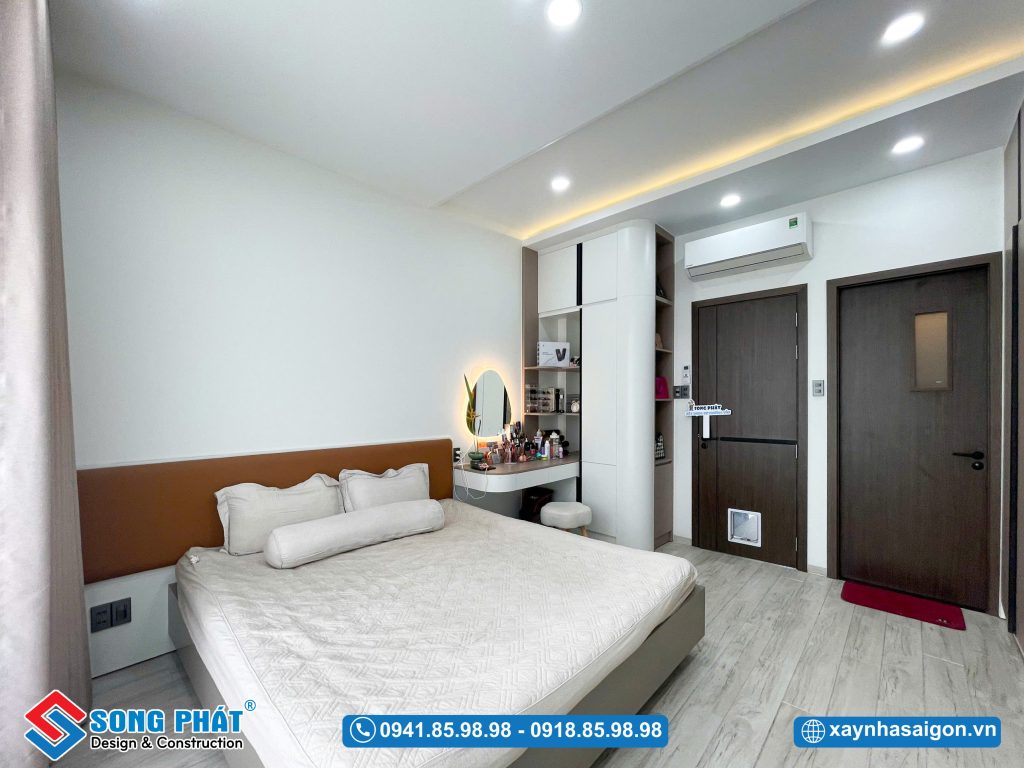 Phòng ngủ gọn gàng, ấm áp và thư giãn.