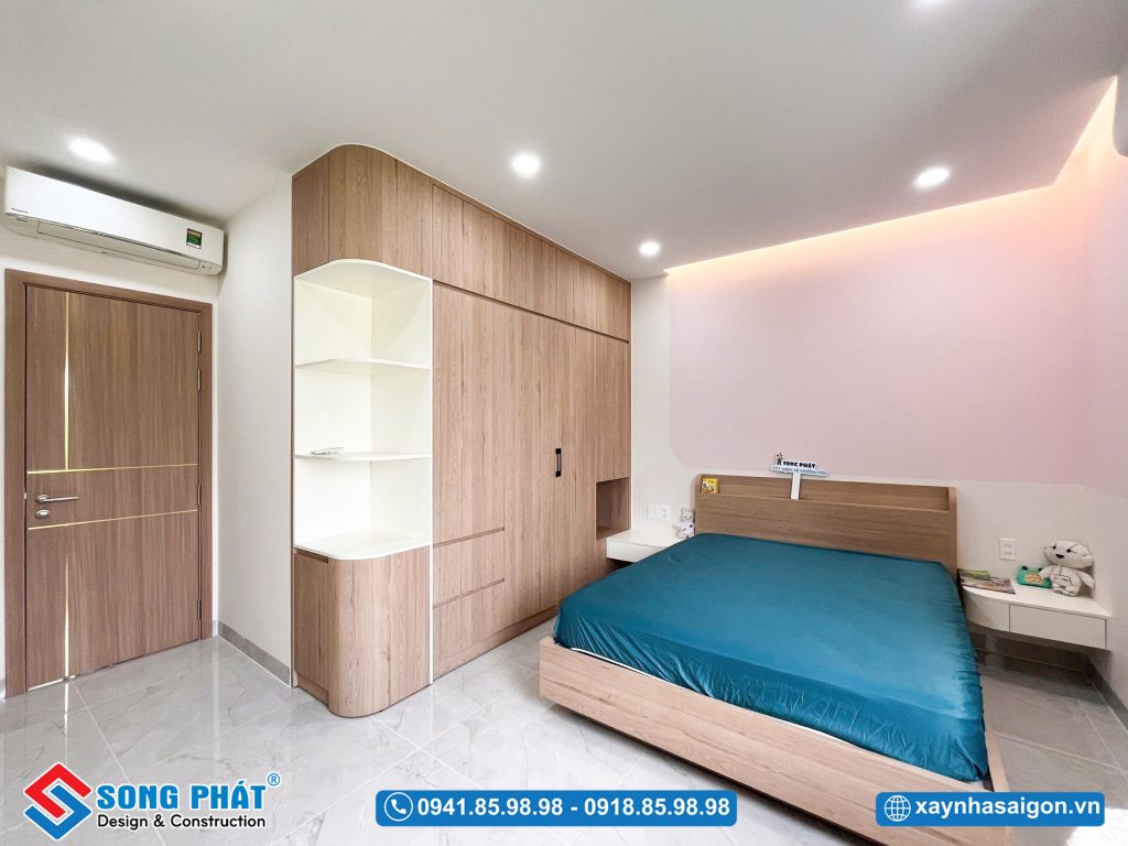 Phòng ngủ cho con thiết kế đơn giản, phù hợp sinh hoạt hằng ngày.