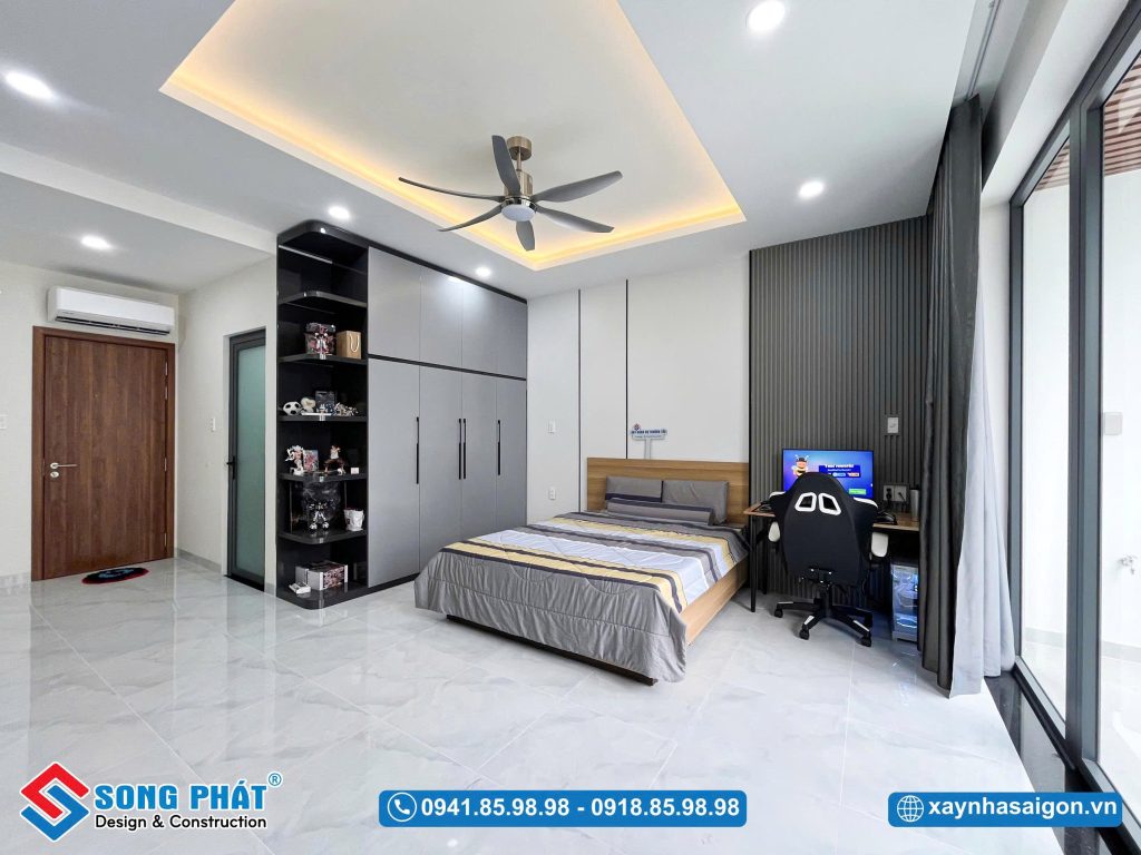 Hệ cửa kính lớn giúp tối đa ánh sáng tự nhiên vào không gian