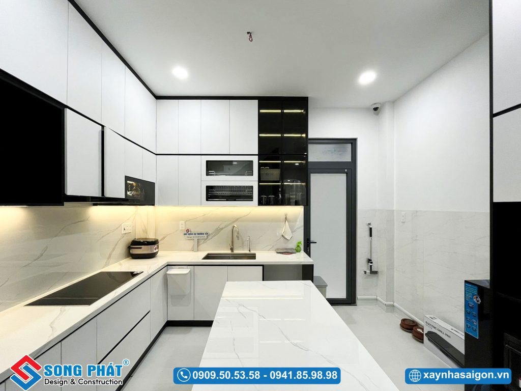 Thiết kế bếp chữ L kết hợp bàn đảo bếp tạo sự tiện nghi trong sinh hoạt gia đình