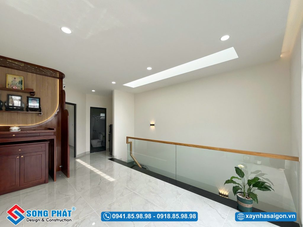 Không gian gian thờ hài hòa với tổng thể ngôi nhà.