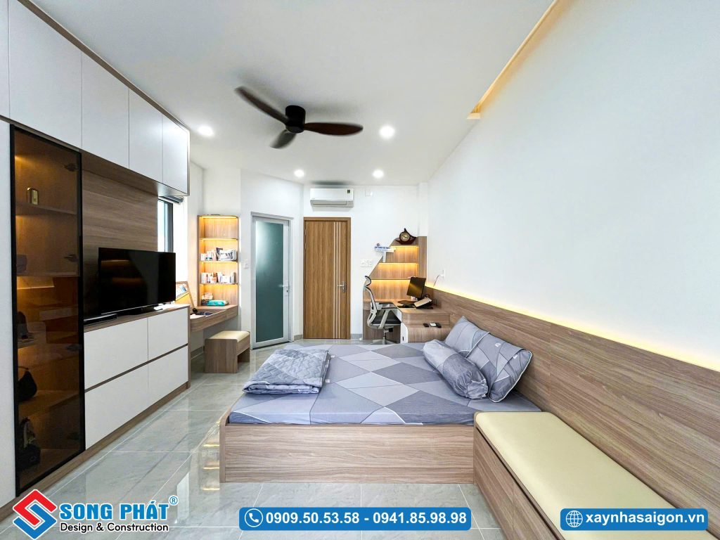 Phòng ngủ với đầy đủ tiện nghi mà vẫn đảm bảo không gian rộng rãi, thoải mái cho sinh hoạt