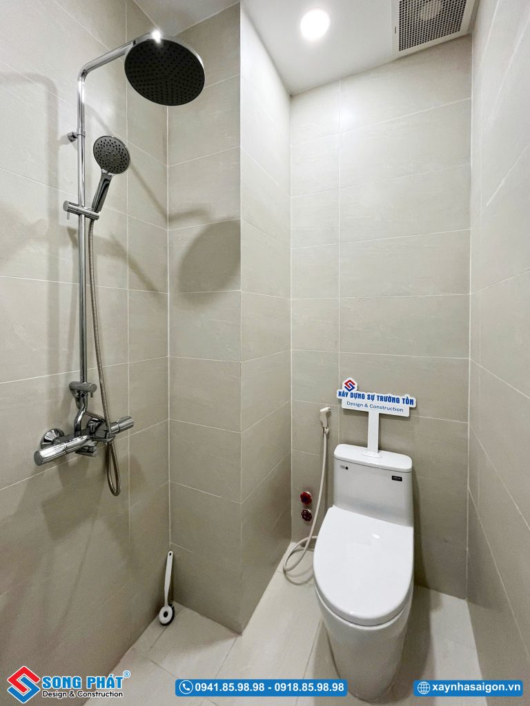 WC được bố trí trong phòng với đầy đủ tiện nghi