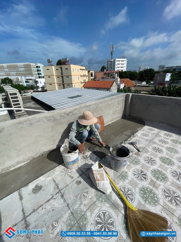 24/06 Ốp gạch sàn mái