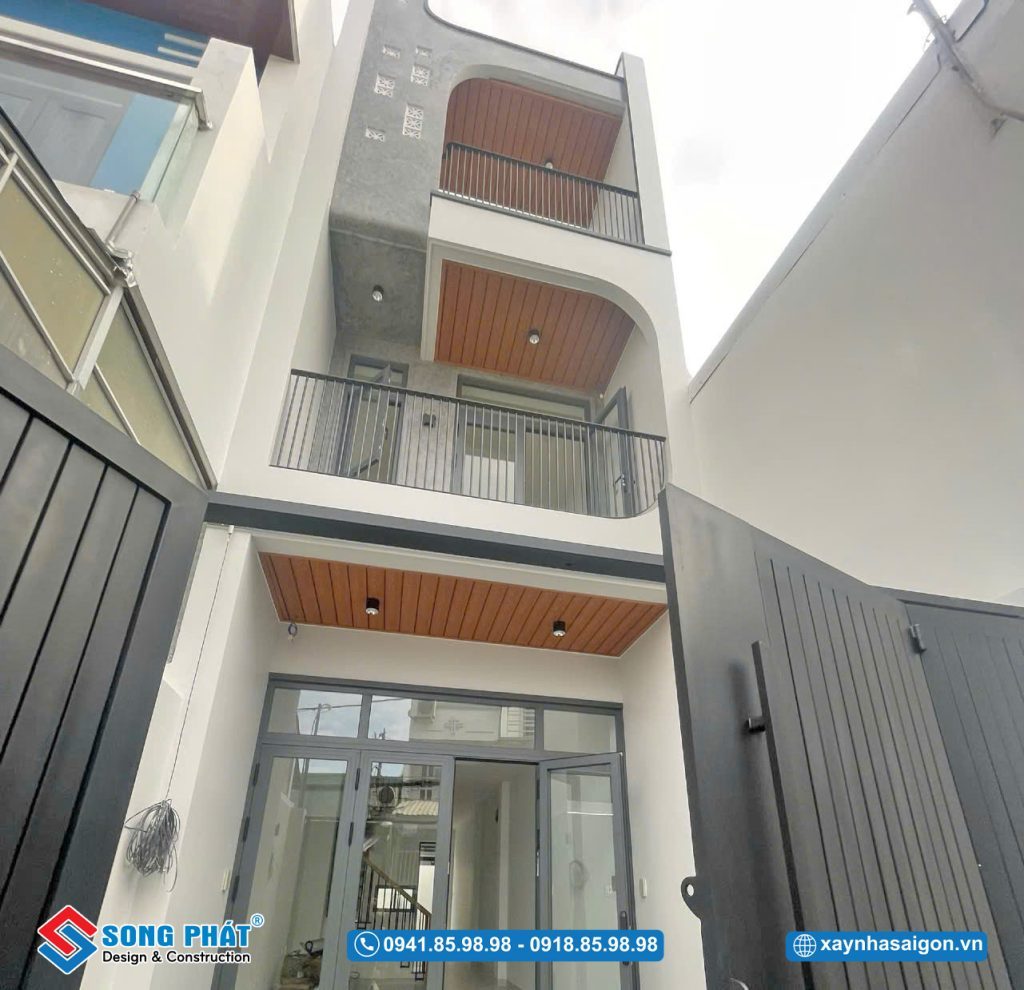 Mặt tiền ngôi nhà hoàn thiện chờ ngày bàn giao