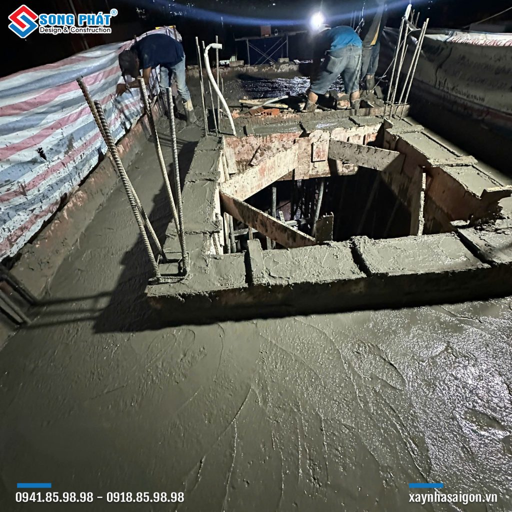 30/09 Đổ bê tông sàn mái