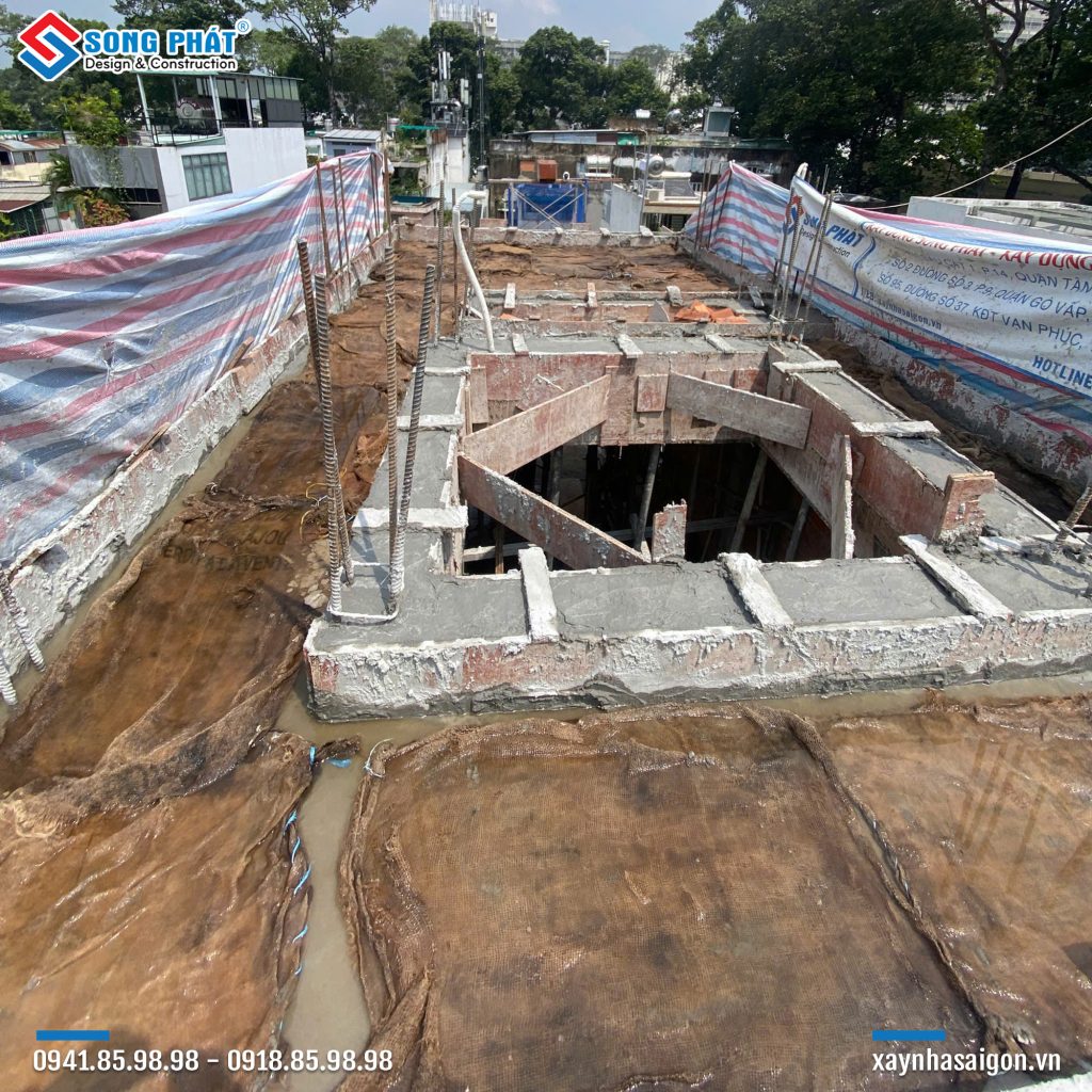 Bao che, tưới ẩm bảo dưỡng bê tông sàn