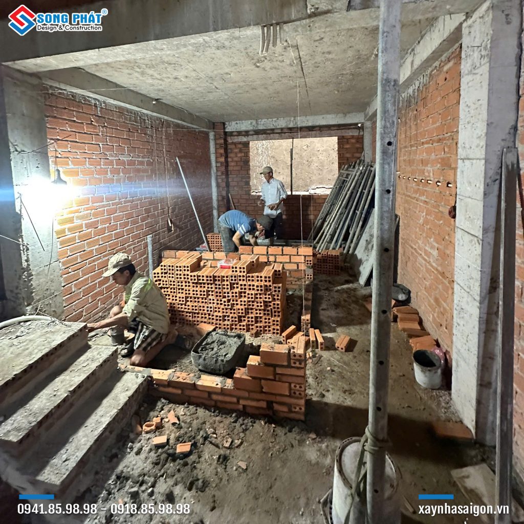 22/10 Xây tường ngăn lầu 3