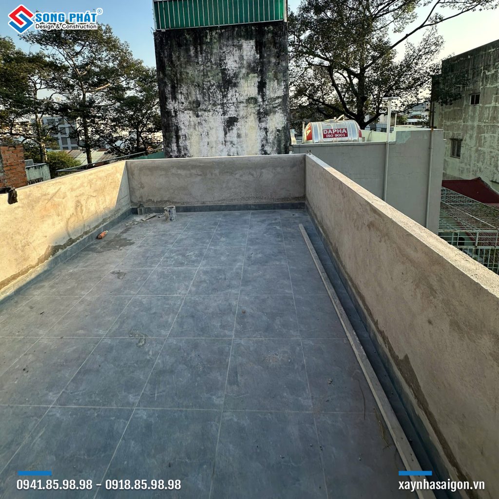 01/12 Lát gạch nền sân thượng