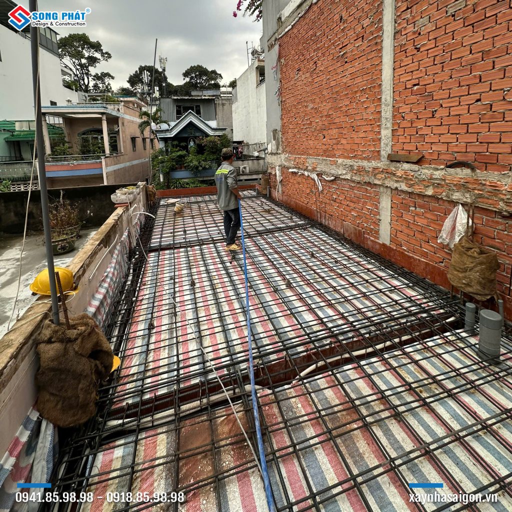 12/08 Hoàn thiện đi thép sàn lầu 2