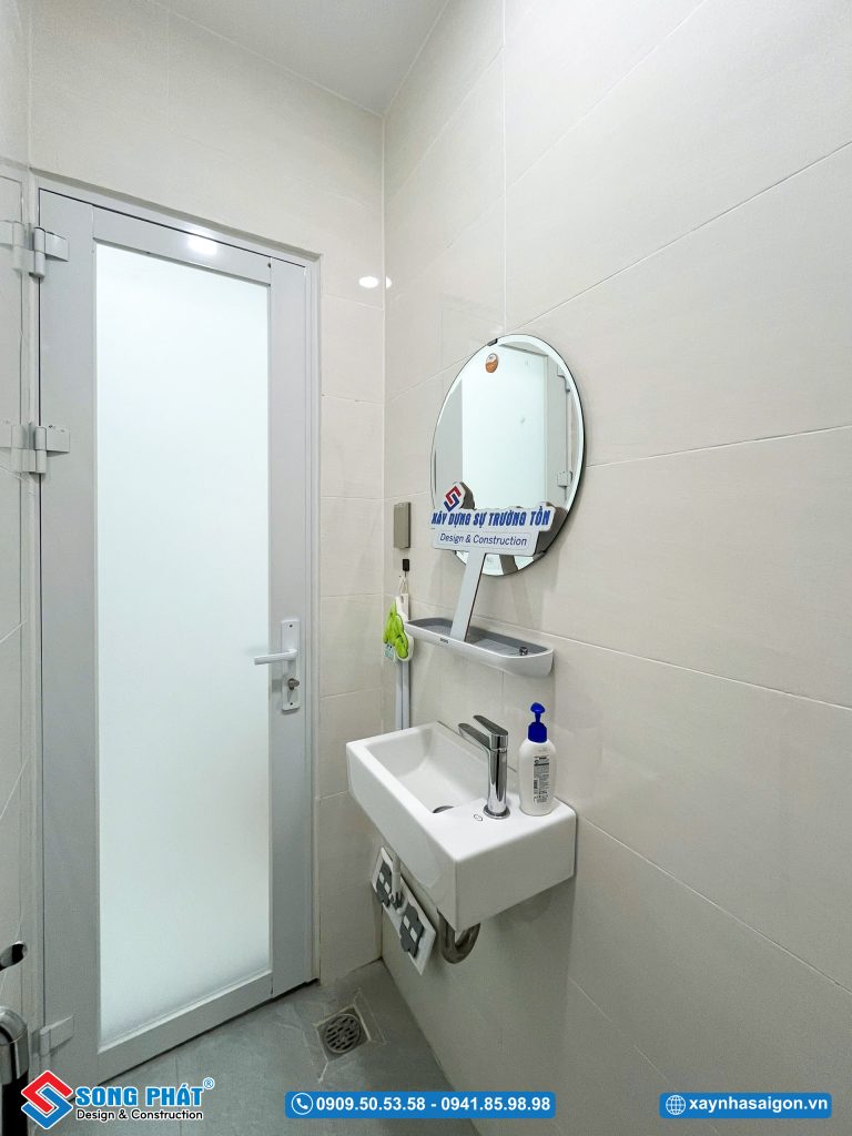 Thiết kế bồn rửa mặt nhỏ gọn, thích hợp với không gian phòng vệ sinh