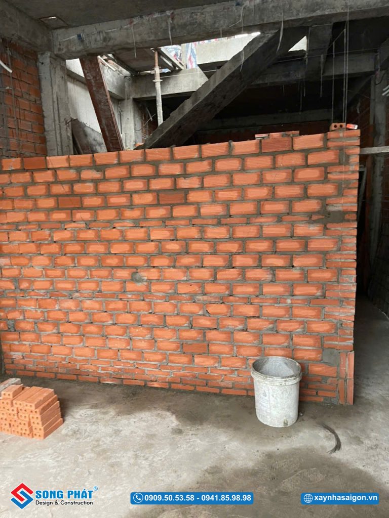 13/12 Thi công xây tường ngăn lầu 2