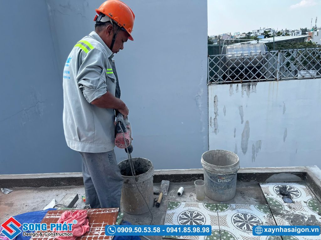 30/12 Thi công ốp lát gạch mái