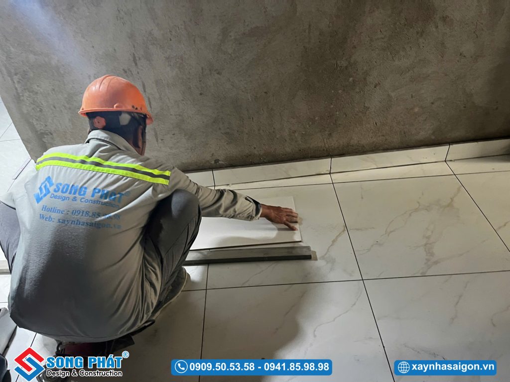 21/1 Thi công ốp lát gạch nền lầu 1