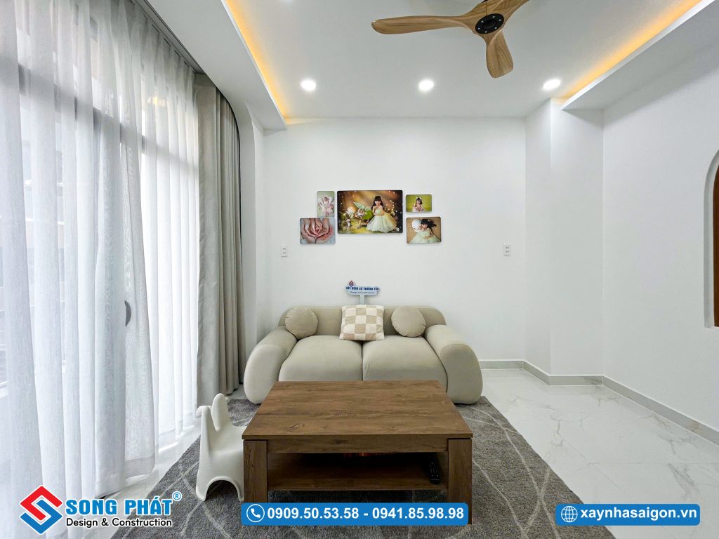 Phòng khách với thiết kế đơn giản, tối ưu không gian sinh hoạt của gia đình
