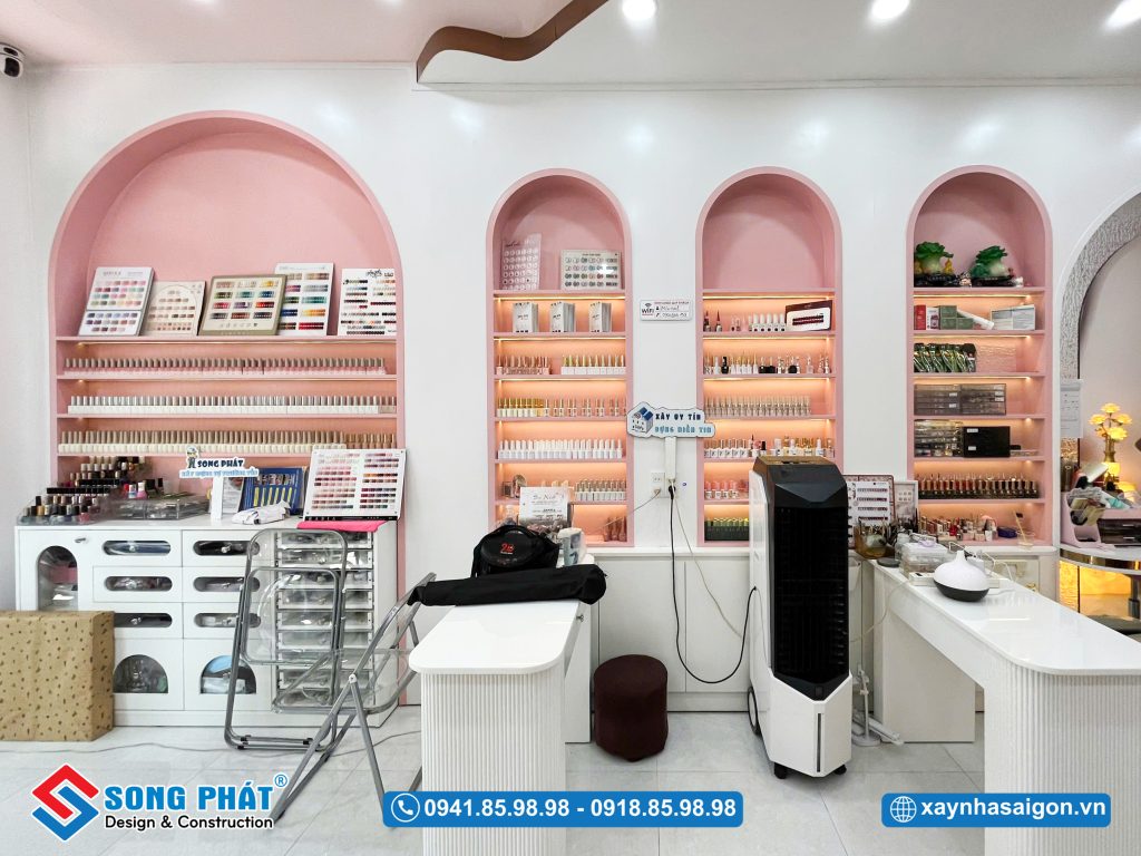 Kệ tủ thiết kế gọn gàng, tối ưu lưu trữ, thuận tiện sắp xếp dụng cụ và vật tư kinh doanh.