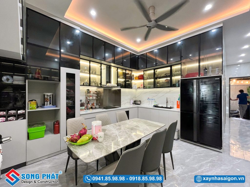 Thiết kế bếp chữ L tiện nghi cho sinh hoạt nấu nướng của gia chủ